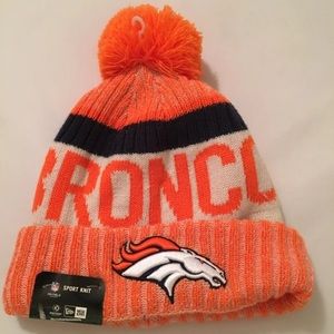 Denver Broncos on field new Era Beanie Nwt